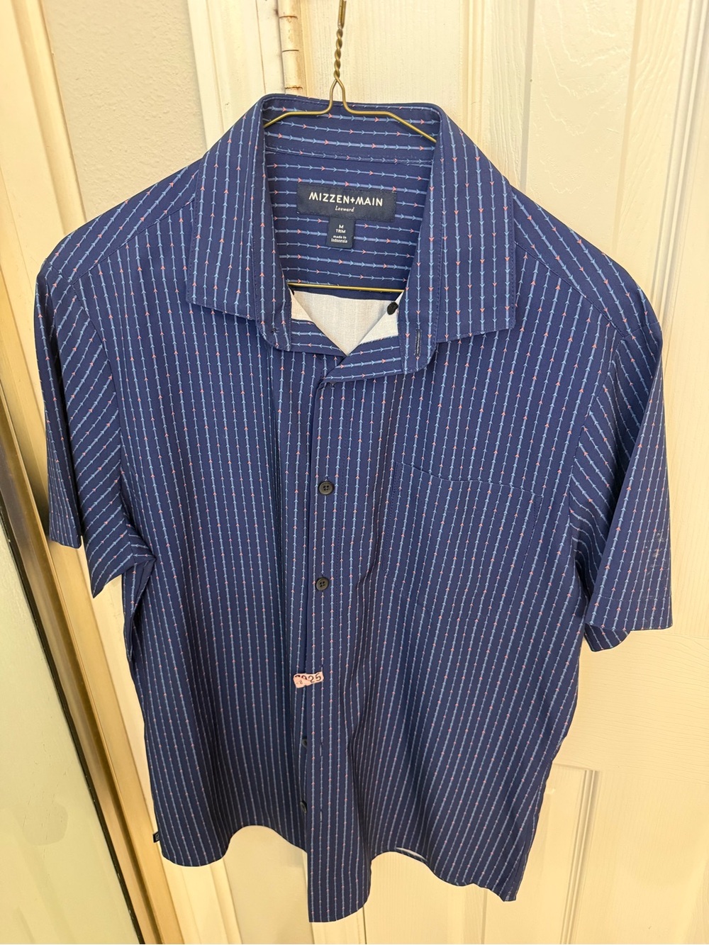Mizzen+Main Navy Short Sleeve Button-Down with Thin Red Stripes